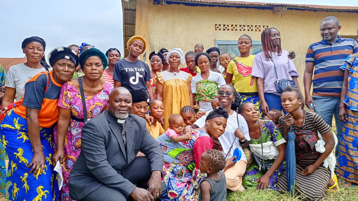 📍Kolo, Bouenza
Une 3e mutuelle de santé communautaire vient de voir le jour, portée par l'engagement des femmes du village 💪🏾❤️
Après Goma Tsé-Tsé et Elogo, la dynamique continue !
#SantéPourTous #FemmesEngagées #Bouenza #MutuelleCommunautair