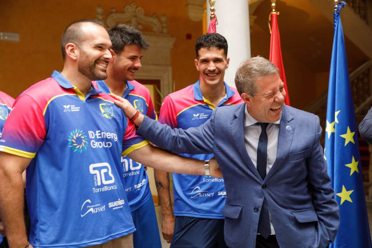 Page recibió al flamante nuevo equipo de Asobal, el Balonmano Caserío Ciudad Real
encastillalamancha.es/deportes-cat/b…