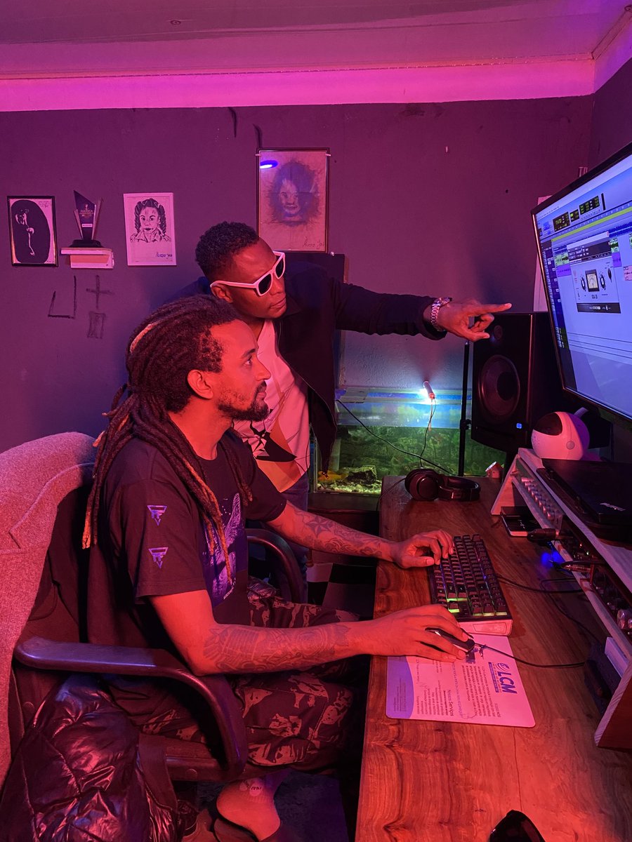 DpRapper's tweet image. Studio Moments!🎤🎼🎵 Boom Bap "Que Tal" Coming Soon!🔥 Check This Out Yoh!😎

#QueTal
#BoomBap
#AJPPod
#DJLeopardo
#CheckThisOutYoh!