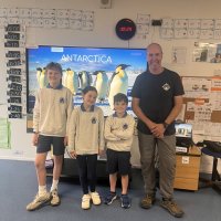 DunderrowNS's tweet image. 1st, 3rd and 5th class had a special Antarctica talk with Doug Henderson; learning all about his adventures there. They even did a video call with Peter McCarthy, grandson of the renowned explorer Mortimer McCarthy, who is currently working in Antarctica! #Science #explorers