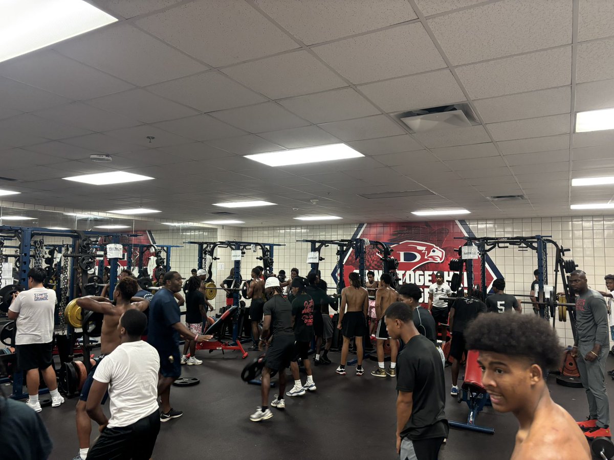 CoachWilson1980's tweet photo. #RecruitBOD
#SACCamp
#CampSZN
@davis__football https://t.co/CdHinKfBhK
