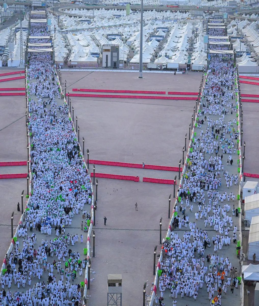 #السعودية تذهل العالم في موسم حج 1446 هـ.. 

وكالة ABC News الأسترالية تنشر تقريرًا مفصلًا عن جهود #المملكة في موسم الحج مشيدةً بالإجراءات التنظيمية النوعيّة:

السعودية طبقت إجراءات ذكية في الحج.
السعودية منعت 269 ألف مخالف.
السعودية عززت التبريد في المشاعر.
السعودية نشرت طواقم