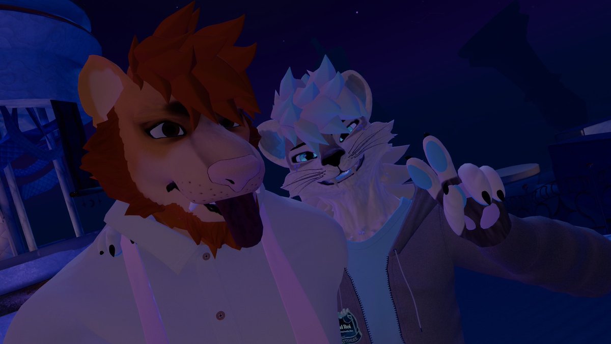 Had a blast at #FuralitySomna #Furality! First ever con, cant wait for the next💙⭐️💫🌙💜  <a href="/crypticwolf579/">Crypt1c</a> <a href="/FluffelRoi/">Fluffel Roi</a> 

Love you all my dear friends😊