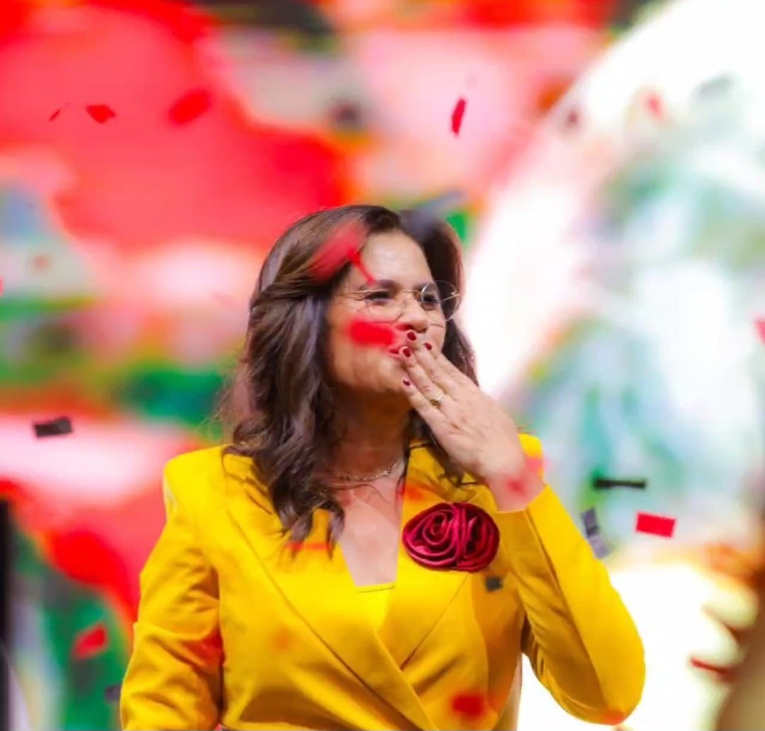 Por la segunda victoria popular con la segunda mujer Presidenta de Honduras, vamos con Rixi ✌️🌺