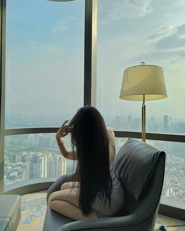 Cô đơn trên sofa