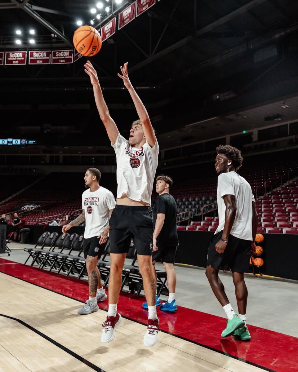 Eli Ellis x Abu Yarmah getting active at for South Carolina for summer camp 👀 <a href="/Eliellis25/">Eli Ellis</a> <a href="/AbubakiYarmah/">A3U</a> <a href="/GamecockMBB/">Gamecock Men's Basketball</a>