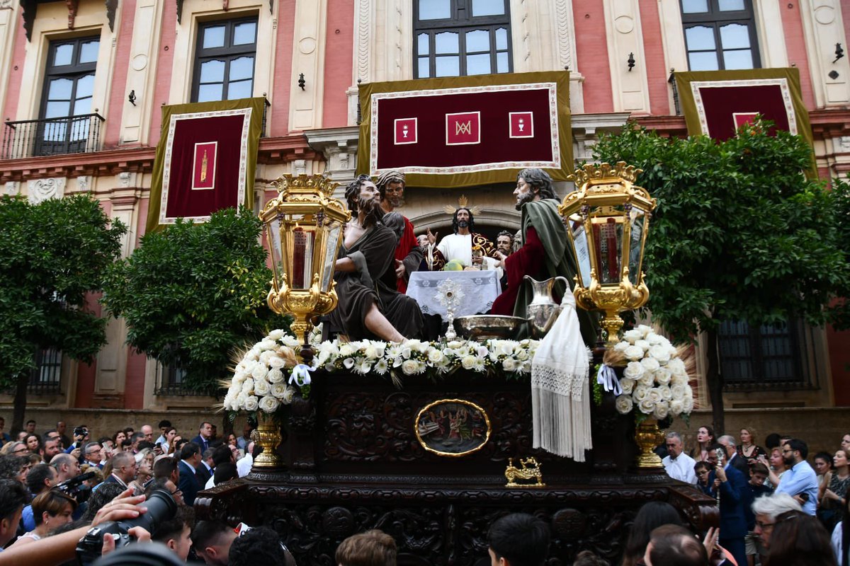 #CorpusCena25 | El Misterio de la Sagrada Cena al completo presidirá el altar en el Palacio Arzobispal durante la procesión del Corpus Christi el próximo jueves 19 de junio con motivo del Jubileo de la Esperanza y del 475 aniversario de los orígenes de nuestra Hermandad.