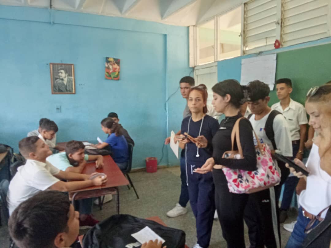 UPR Cuba Oficial (@oficial_upr) on Twitter photo La Semana de Trabajo Comunitario de la carrera de Pedagogía-Psicología inició con un Taller Creativo sobre "Las drogas y sus implicaciones en la salud" en la ESBU Carlos Ulloa, donde hubo un gran protagonismo de los estudiantes.
La <a href="/oficial_upr/">UPR Cuba Oficial</a> comprometida con su tiempo. La Semana de Trabajo Comunitario de la carrera de Pedagogía-Psicología inició con un Taller Creativo sobre "Las drogas y sus implicaciones en la salud" en la ESBU Carlos Ulloa, donde hubo un gran protagonismo de los estudiantes.
La <a href="/oficial_upr/">UPR Cuba Oficial</a> comprometida con su tiempo.