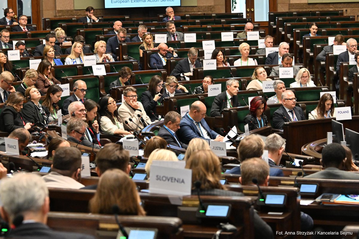 parleu2025pl's tweet photo. Session V: Towards strengthening the EU’s collective effort to improve cyber-resilience and tackle disinformation.
#COSAC
🇵🇱🇪🇺
#parleu2025pl #parleu2025 #eu2025pl https://t.co/IkHAFK9ReU