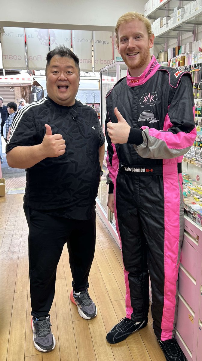 KCKinetica's tweet photo. 📺『走れ！こすっちょ』ご視聴いただきありがとうございました！

#KCKinetica のモーションシミュレーター、
なんとブラマヨの小杉さんに体験していただきました✨

番組見て気になった人、来てくれたら嬉しいです🙏
ぜひご予約のうえお越しください！🚗💨

#BSよしもと #走れこすっちょ #アメ横 https://t.co/4VteCgbvFX