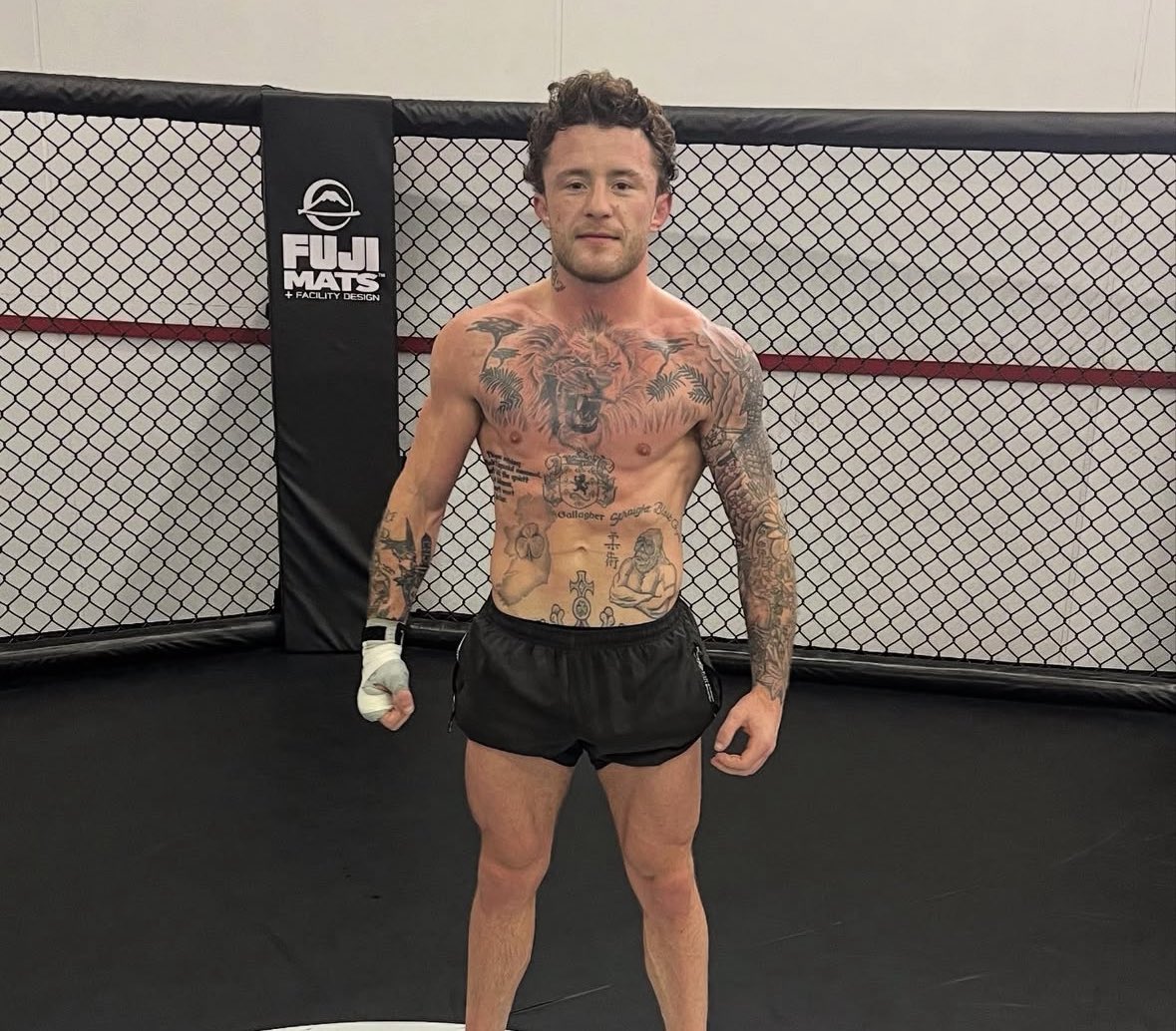 It’s fight week for James in Dubai. He’s coming in top shape for this one and will be a different animal after being promoted to a first degree black belt in Jiu Jitsu. Let’s go James! Remind everyone what the Jimmy show is! 👊🏼🇮🇪 @strabanimalmma
