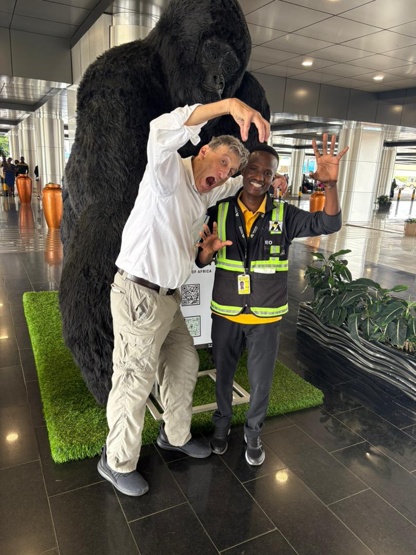 AerolinkUganda's tweet image. At #Aerolink, we&apos;re serious about service... but there&apos;s always time for an impromptu photoshoot. Our dispatcher, Emmanuel, ensures a client&apos;s adventure starts with a smile long before takeoff. It&apos;s this commitment to joy that truly sets our team apart #StaffExcellence #FlyWithUs