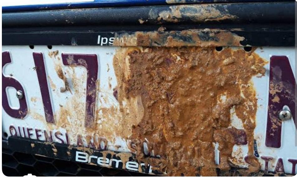 WasikeAbdu's tweet image. Simple solution to escape that EPS ticket ๐
Smear your number plate with mud & you will have zero EPS fines.