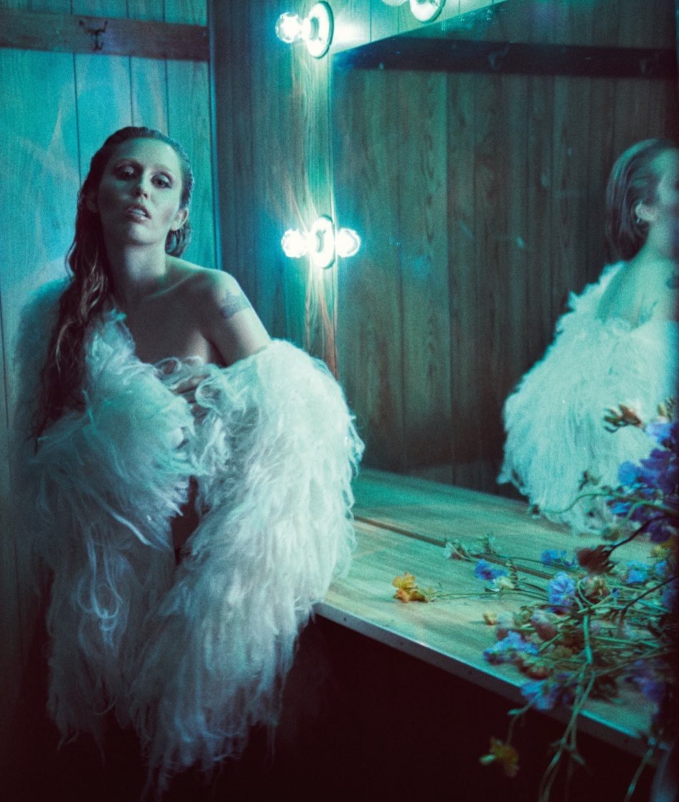 🚨| Miley Cyrus confirms that after ‘something beautiful’ she wants to just make music &amp; release it fast -no rollout.