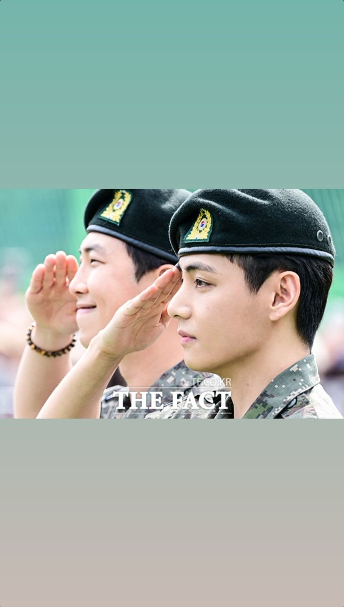 Mzelle_Todoroki's tweet photo. Kim Taehyung et Kim Namjoon sont enfin de retour après 18 mois de service.. Je suis tellement heureuse de les revoir ❤️ 
Et demain, le retour de Jimin et Jungkook ! 
#btsisback #BTSV #BTSRM https://t.co/XEht8AYSb0