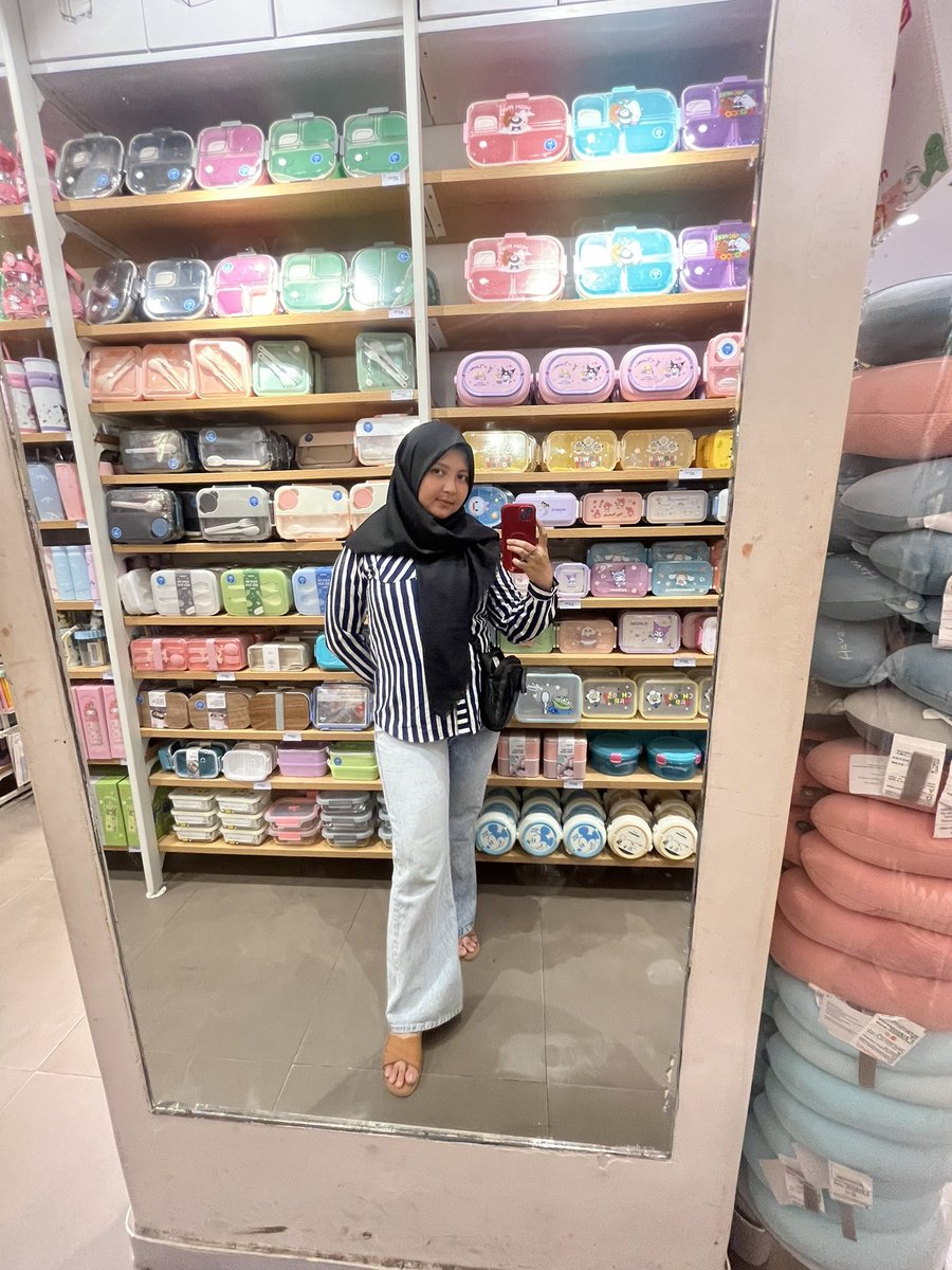 tha_hala's tweet photo. Cari tempat bekal 🥰 https://t.co/qHmqGcagtn