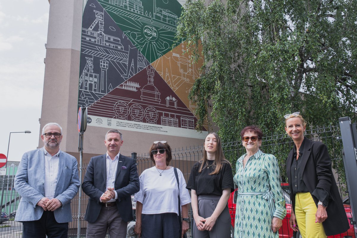 #Mural z historią browaru łączy pokolenia rybniczan 🍻⚒ #Rybniczanie #Rybnik

Szczegóły: 👉rybnik.eu/dla-mieszkanco…