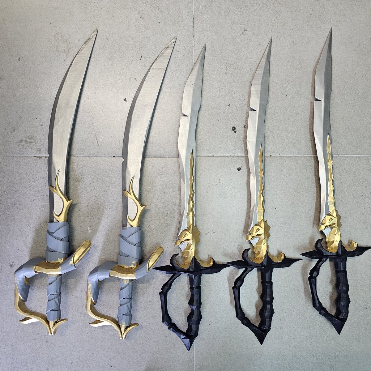 🦖LIVE NOW ON TWITCH!🦖

Got a few Swords to paint today! Gilded Phoenix is top tier way better than Ferryman 👀 

🔗 in bio! 
#SeaOfThieves #BeMorePirate
