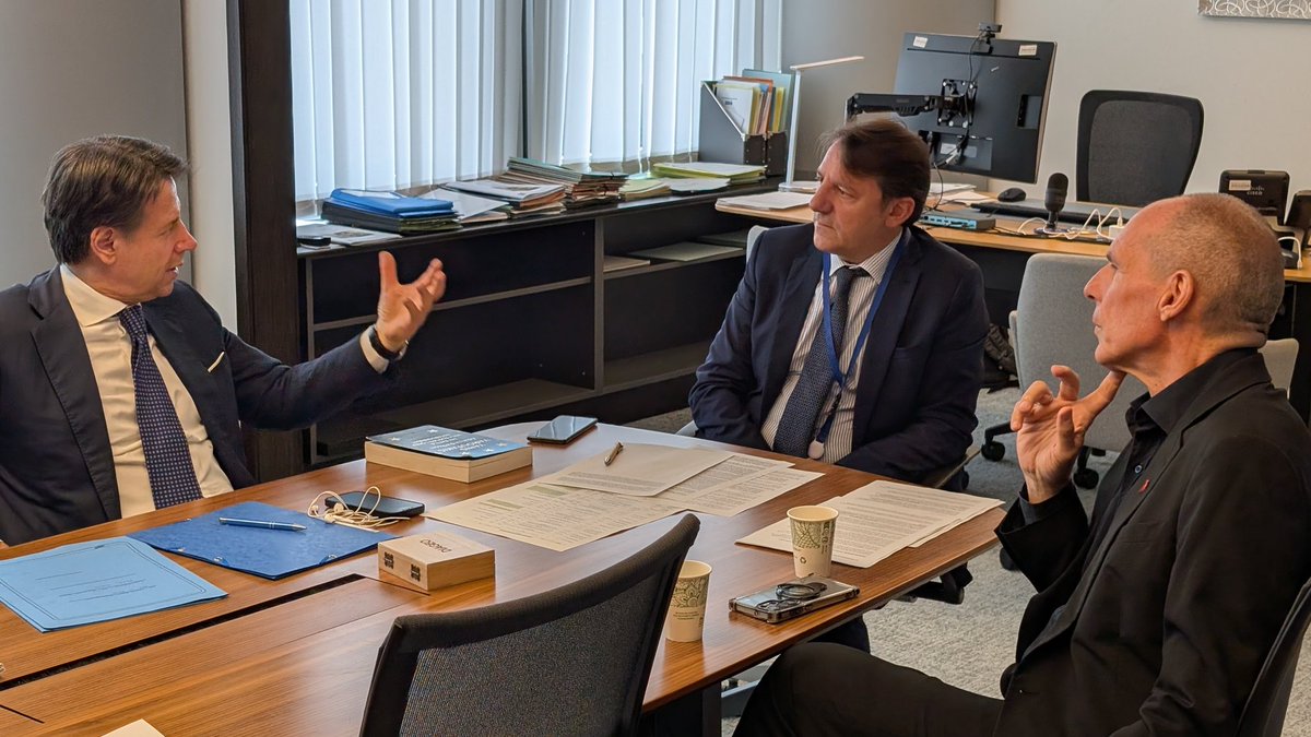 Σήμερα βρέθηκα στο Ευρωπαϊκό Κοινοβούλιο καλεσμένος από την <a href="/M5S_Europa/">M5S Europa</a> για την εκδήλωση με τίτλο «Οι Οικονομικές Συνθήκες για την Ειρήνη». 
Πριν από την εκδήλωση,  συναντηθήκαμε με τον <a href="/GiuseppeConteIT/">Giuseppe Conte</a> και τον <a href="/PTridico/">Pasquale Tridico</a> για μια ειλικρινή και ρεαλιστική συζήτηση σχετικά με την