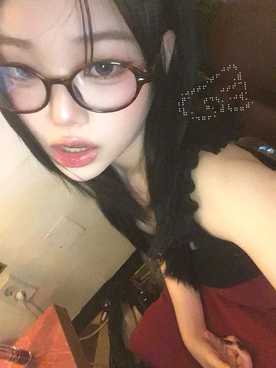 [#보은]

오야스미🍓

#CLASSy #클라씨
#BOEUN