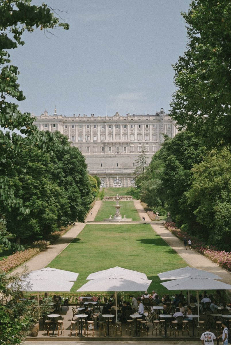 MrHalstead_'s tweet image. El Palacio Real desde los Jardines del Campo del Moro.