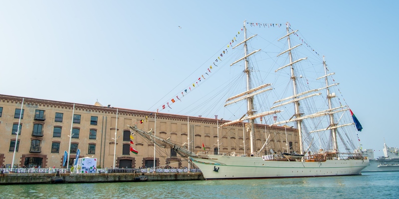 سفينة البحرية السلطانية العُمانية (شباب #عُمان الثانية) ترسو في ميناء جنوى بجمهورية #إيطاليا، وذلك ضمن مسار رحلتها الدولية السابعة إلى القارة الأوروبية "أمجاد البحار".

#العُمانية