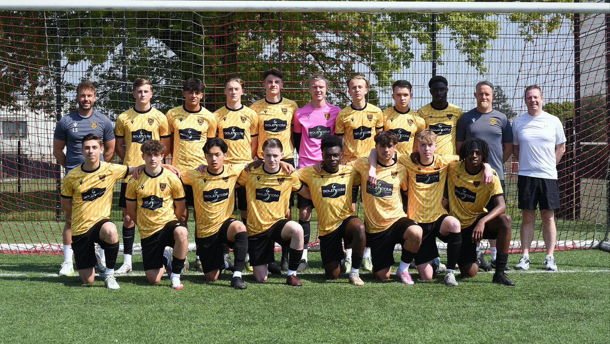 mufccommunity's tweet image. Shout out to Lee Spiller &amp;amp; his U16 KYL team for another fantastic season. 

Lee’s boys have been crowned KYL champions for 4 consecutive seasons. 

Lee is departing the club this summer &amp;amp; we want to thank him for his time here. 

All the best for the future Spills 🟡⚫️