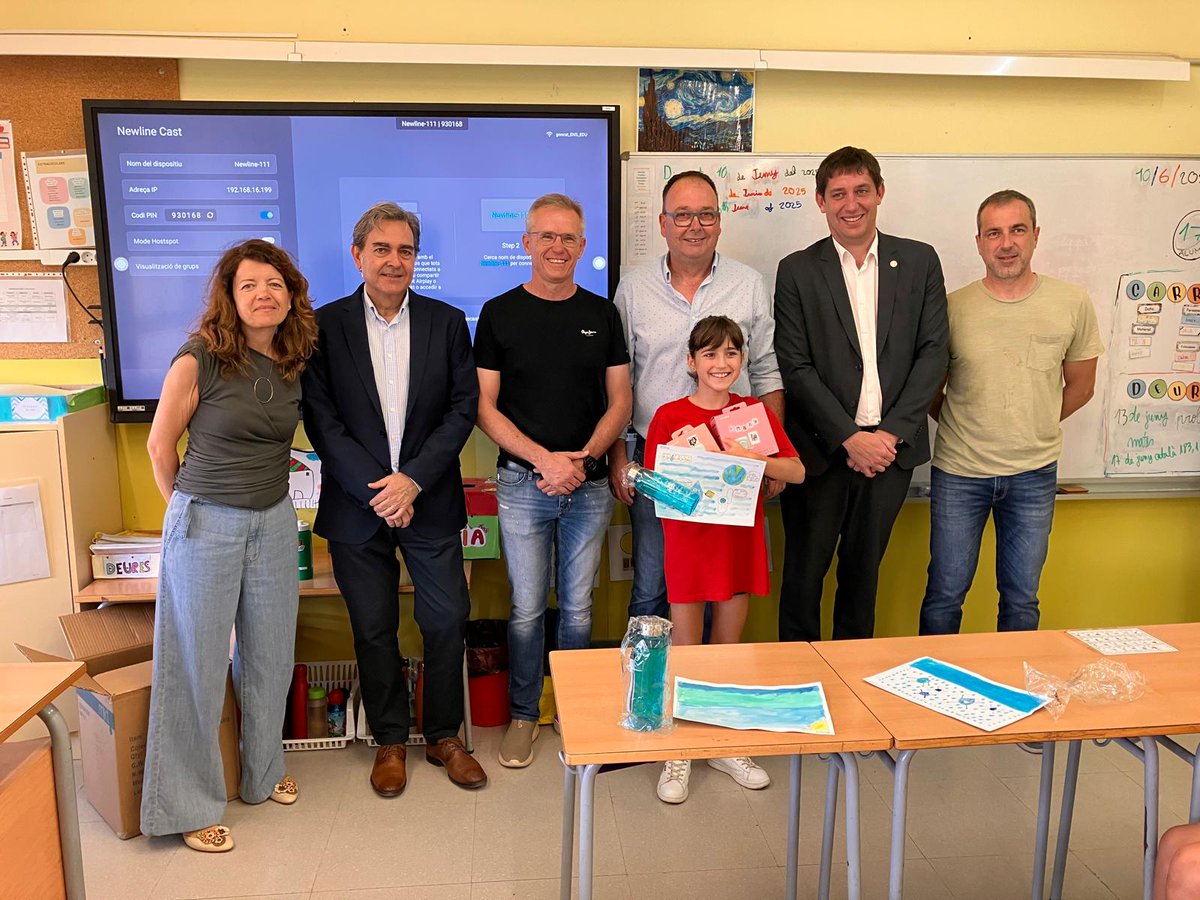 GrupCASSA's tweet photo. Avui hem posat punt i final al present curs del programa de sensibilització #EDUCASSA a #Alpicat!

Hem aprofitat per lliurar els premis del #ConcursDibuixCASSA, amb l'alcalde, Joan Gilart, i el regidor d'Educació i Esports, Isidre Fernández!

#MésQueAigua
@AjAlpicat
#CASSA https://t.co/jjvCaiScbt