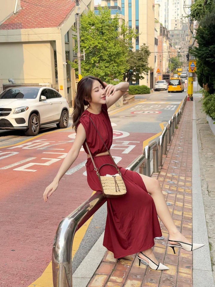 YokoFanclub's tweet photo. IG Post📸 : yoko update (10.06.25)
::Sweetie in hm
@hm #HM #HMThailand
พบกับความคุ้มค่าที่สายแฟชั่นรอคอย H&M คัดสรรไอเทมมาลดราคาส่งท้ายซีซัน สูงสุดถึง 50% สำหรับสินค้าที่ร่วมรายการ
โปรโมชันเริ่มแล้วตั้งแต่วันนี้ - 18 มิถุนายน 2568 ช้อปเลยที่
ร้าน H&M ทุกสาขาและ https://t.co/OKDhvwzTS4 

#YokoApasra 
#โยโกะอาภัสรา
@Yoko_apasra