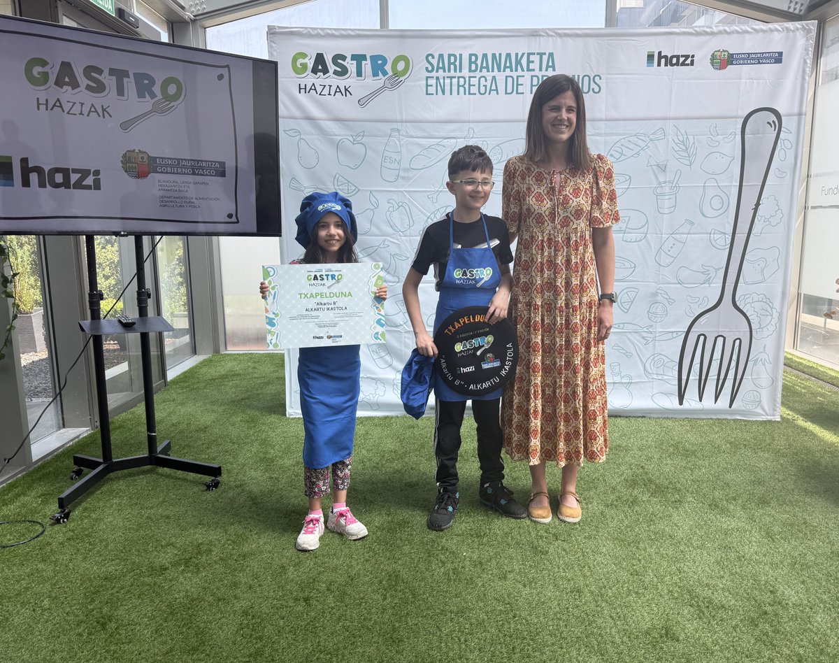 👩‍🍳 #Gastrohaziak esperientziaren finala ospatzen ari da Gasteizko Abastos Merkatuan. #Gastronomia jasangarriaren garrantziaz sentsibilizatzeko lehen hezkuntzako ikasleei zuzendutako lehiaketaren bigarren edizioan Euskadiko 202 ikaslek parte hartu dute.

🔗 irekia.euskadi.eus/eu/news/102563