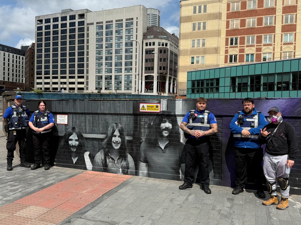 Safer Travel Police (@st_police) on Twitter photo Our TSOs are heading off to Coventry this afternoon and just before getting the train from New St they popped along to Navigation St to meet the incredibly talented <a href="/Mr_Murals/">Mr Murals™️</a> and check out his amazing <a href="/BlackSabbath/">BlackSabbath</a> tribute. Our TSOs are heading off to Coventry this afternoon and just before getting the train from New St they popped along to Navigation St to meet the incredibly talented <a href="/Mr_Murals/">Mr Murals™️</a> and check out his amazing <a href="/BlackSabbath/">BlackSabbath</a> tribute.