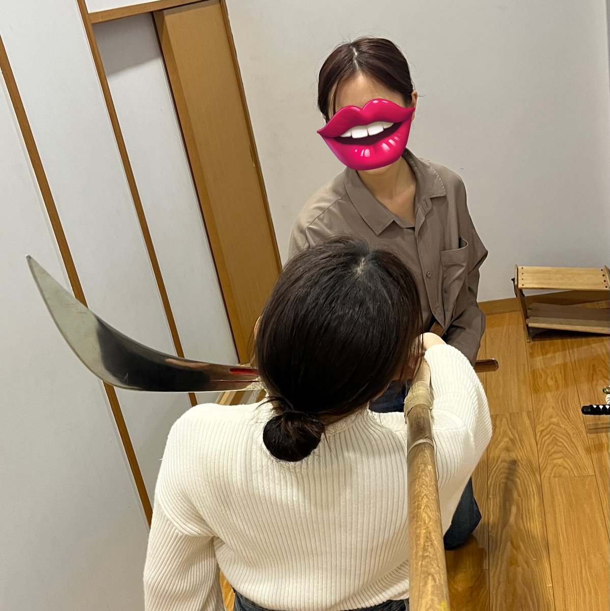 KyogenTwcu's tweet photo. 本日は早稲田で師範稽古でした！
「痩松」の動きの練習です。
薙刀の扱いがとても難しく、苦戦しております！！王騎将軍の様に使いこなしたいものです。 https://t.co/DIaRAyEPvm