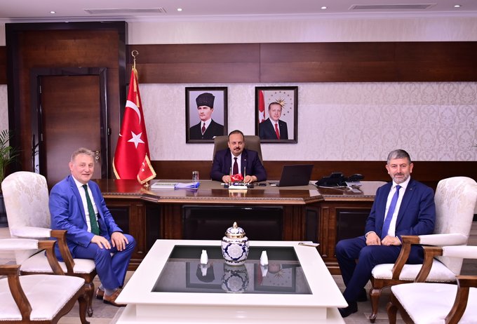 Vali Canbolat, Enerya Genel Müdürü ve Aydın İl Müdürü ile görüşüyor