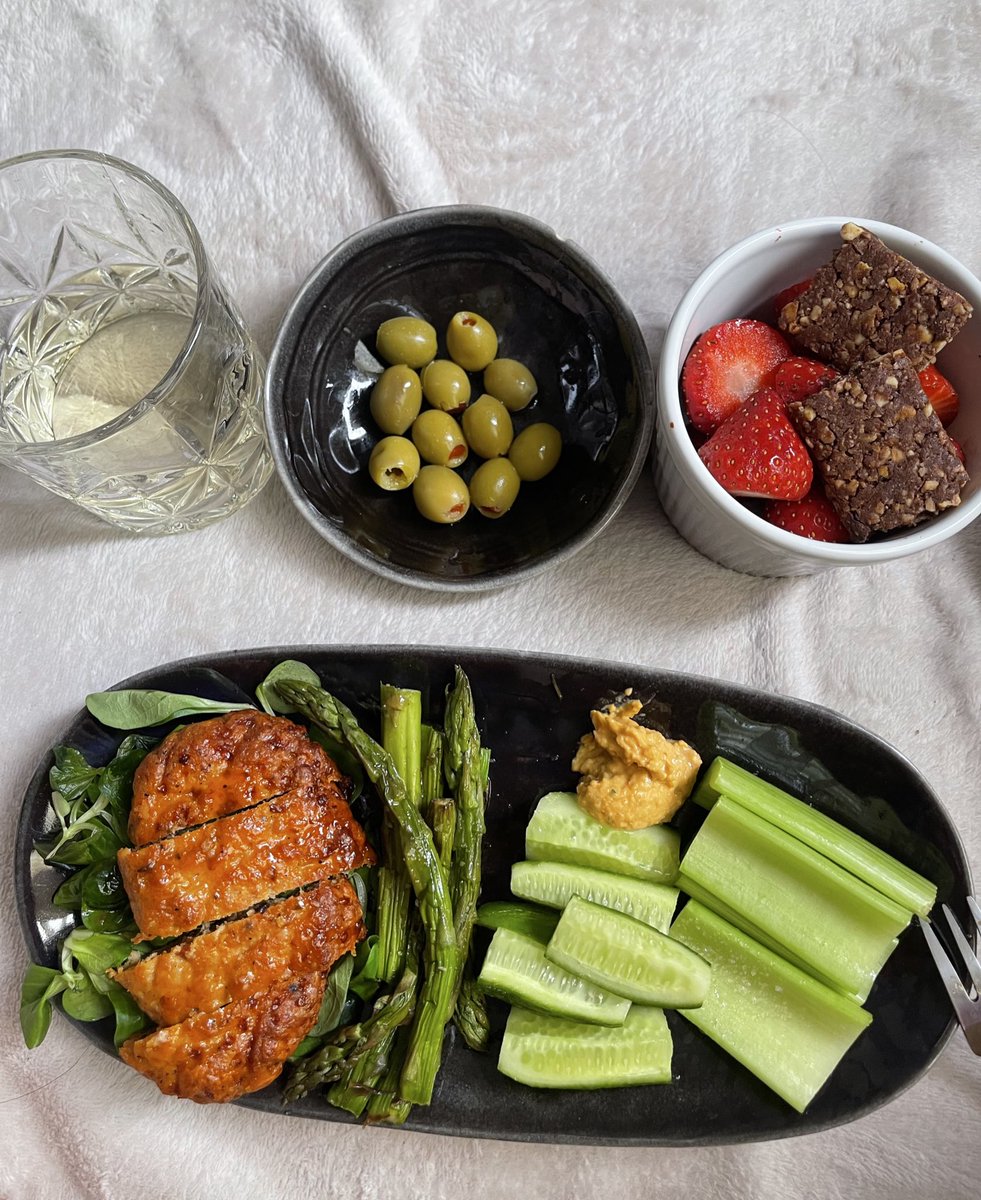 omad lunch- 532 cals (the drink is pinot grigio wine)