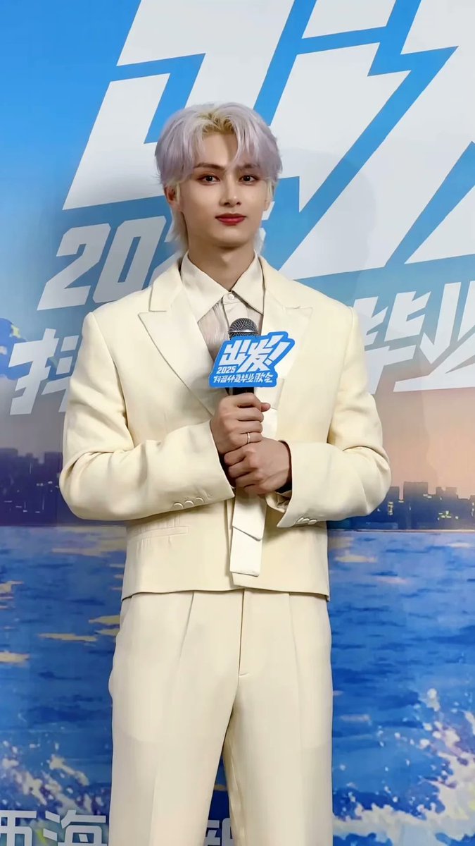 [UPDATE] Douyin

You may watch the Douyin Midsummer Graduation Gala live stream performances.

🗓 Today
⏰19:00 CST
📺live.douyin.com/56354668553

JUNHUI AT DOUYIN MIDSUMMER GRADUATION GALA   
#JUN_DouyinGraduationGala 
#ForeverGeminiJunDay 
#JUN #文俊辉 <a href="/pledis_17/">세븐틴(SEVENTEEN)</a>