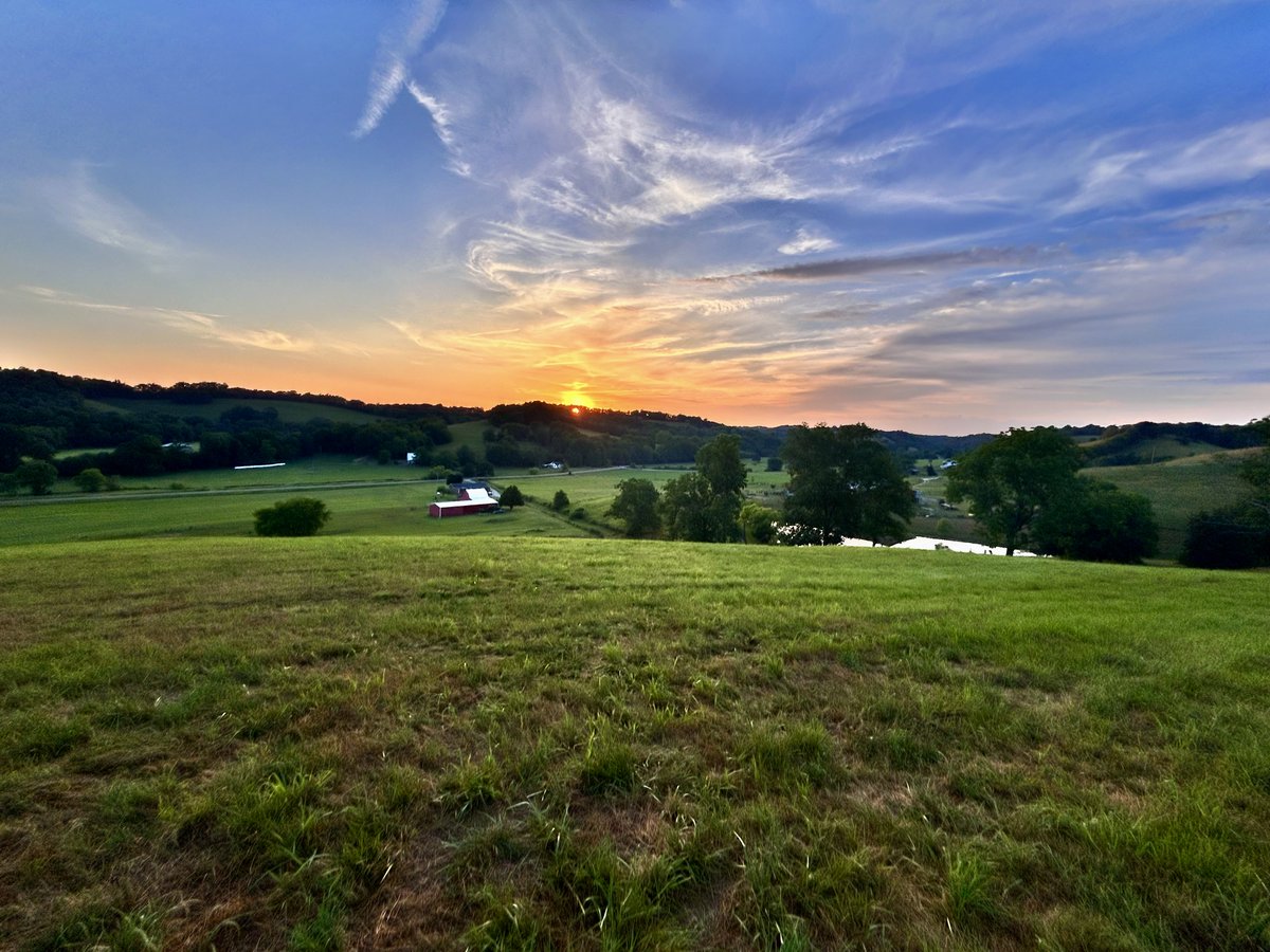 Good morning America 🇺🇸 

There’s nothing like a summer of democratic 3rd world cities burning down to make you thankful to live out in God’s country, USA- where we are all on the same team ❤️