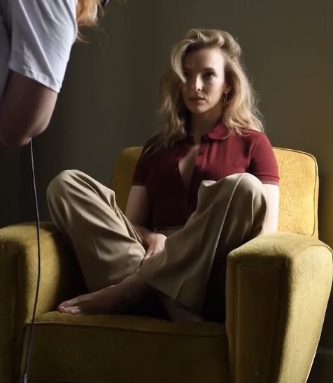 rvdlovess's tweet photo. oh jodie comer the woman u are https://t.co/UBNpXbphlh