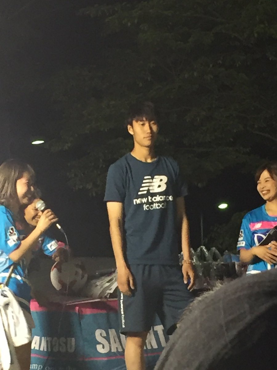 この写真はずっと保管してる✨この頃は試合後？勝利後？にビアガーデンやってて選手が来てくれてた☺️
この後すぐ海外に行って今では日本代表。本当に凄いし誇りに思う👍森下選手のゴールにも期待✨