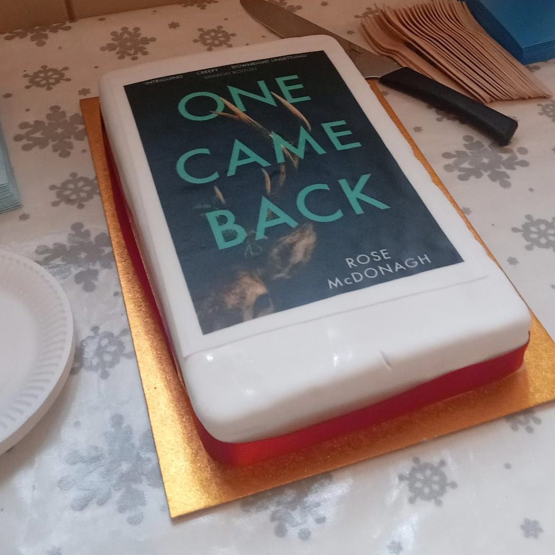 Can't resist a pic of the delicious #bookcake we had for the One Came Back Launch - complete with the wonderful #coverdesign from @trapeze_books

Thanks again to everyone who came! #debutnovel

geni.us/OneCameBack