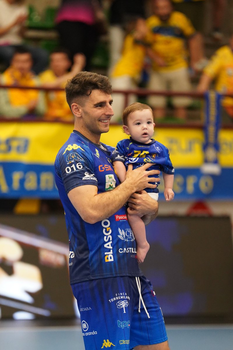 Club Balonmano Villa de Aranda (@bmvillaaranda) on Twitter photo Oye, <a href="/kikop50/">Francisco Pereira</a> que sepas que puedes ser el tercer ๐ฃ๐๐ฅ๐๐๐ฅ๐ ๐ช que enamora al Santiago Manguรกn en el รบltimo aรฑoโฆ ๐
Los rangos son los rangos ๐ซก Oye, <a href="/kikop50/">Francisco Pereira</a> que sepas que puedes ser el tercer ๐ฃ๐๐ฅ๐๐๐ฅ๐ ๐ช que enamora al Santiago Manguรกn en el รบltimo aรฑoโฆ ๐
Los rangos son los rangos ๐ซก