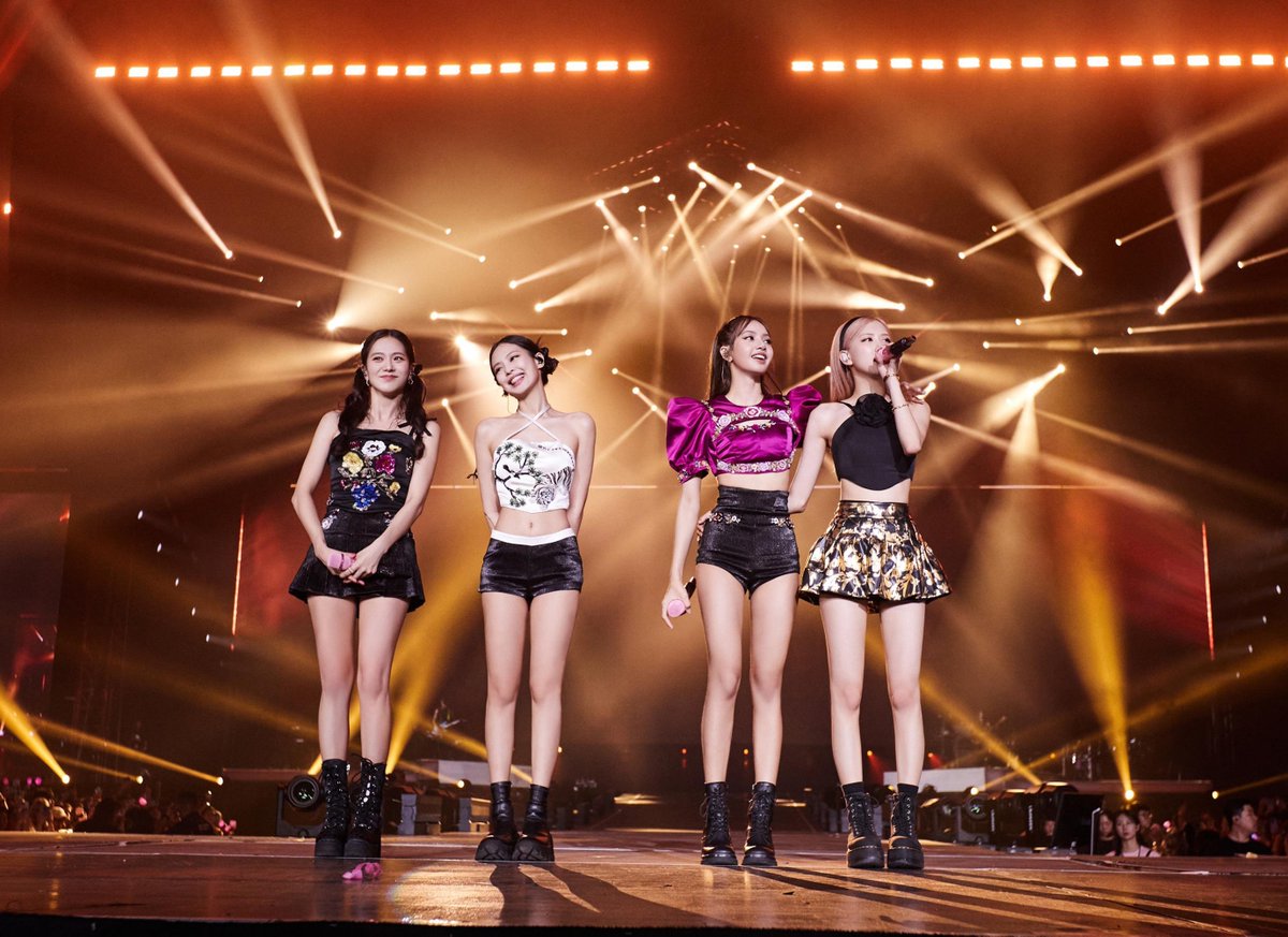TheePopCore's tweet photo. BLACKPINK’s DEADLINE Tour in Singapore drives a surge with over 500k fans competing for just the Weverse paid pre-sale tickets! proving their unmatched global demand.

—It sets the highest ticket demand for a K-pop act in Singapore, while Blackpink also hold the record for the highest-grossing and most-attended K-pop tour in Singapore.