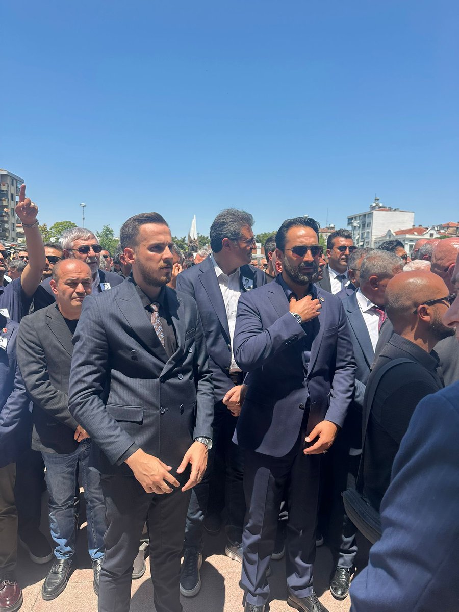 manisaocak45's tweet photo. Ülkü Ocakları Manisa İl Başkanlığı olarak, elim bir kaza sonucu hayatını kaybeden Manisa Büyükşehir Belediye Başkanı Ferdi Zeyrek’in cenaze törenine katılım sağladık. Kendisine Allah’tan rahmet, ailesine ve sevenlerine baş sağlığı dileriz.
@ayyildirim1 
@av_Emirhan https://t.co/4f4emsWtl5