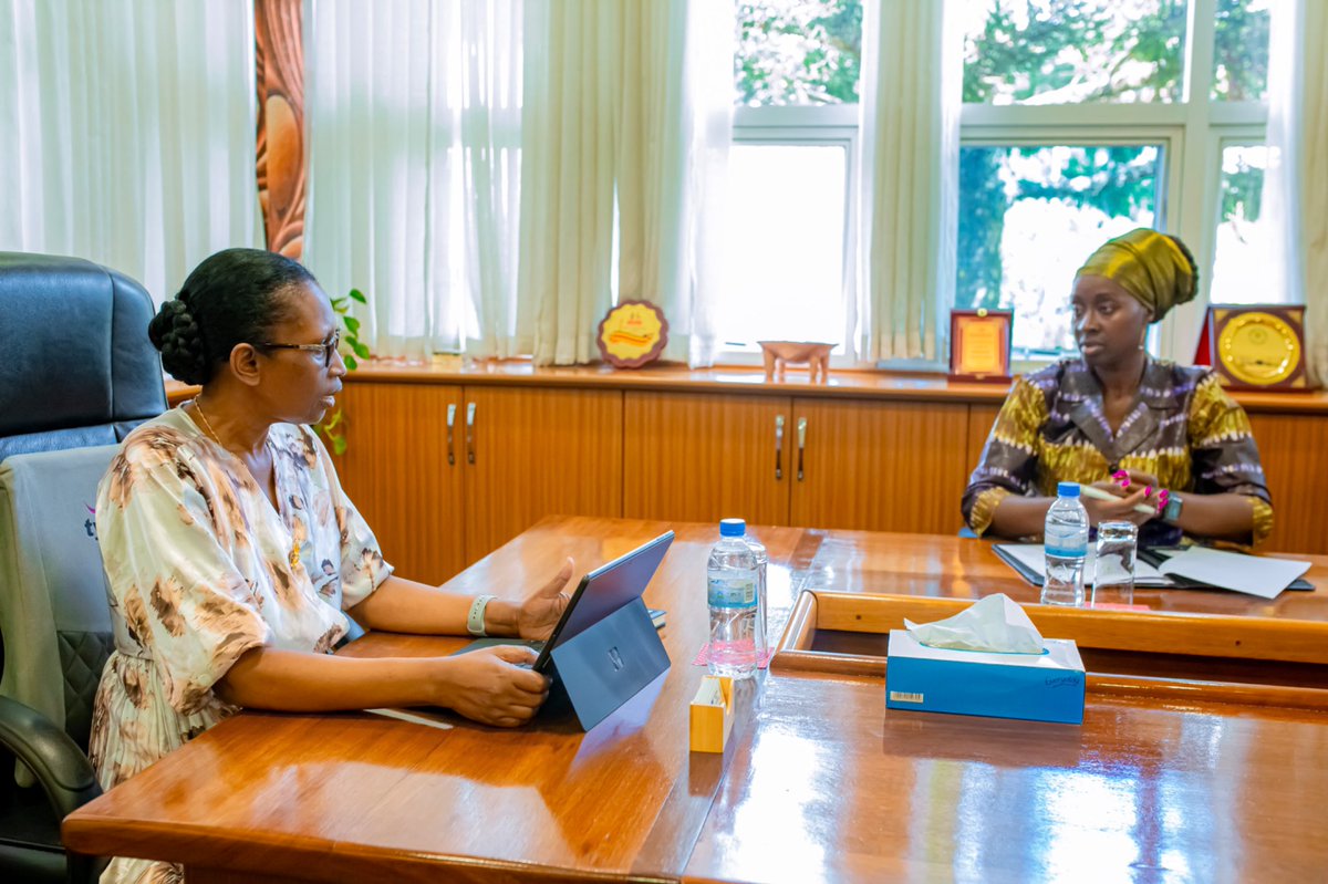 Today, Speaker <a href="/GKazarwa/">Kazarwa Gertrude</a> and Deputy Speakers <a href="/BelineUwineza/">Uwineza Beline</a> and <a href="/SheikhMussa/">Sheikh M. Fazil</a> met with the Resident Representative of <a href="/UNDP_Rwanda/">UNDP Rwanda</a>, Dr Fatmata Lovetta Sesay.
Their discussions focused on enhancing the ongoing collaboration and ways to improve digitalisation and the use of AI