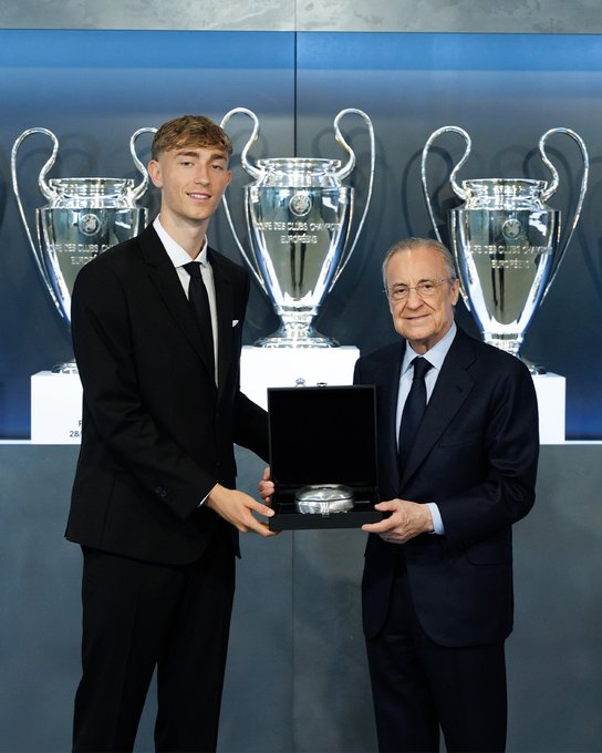 lnstantFoot's tweet photo. 🗣️🇪🇸 Dean Huijsen sur son transfert au Real Madrid 🤩 :

"Le Real Madrid est le 𝗰𝗹𝘂𝗯 𝗱𝗲 𝗺𝗮 𝘃𝗶𝗲 depuis mon enfance. Depuis qu'ils m'ont appelé, 𝗷𝗲 𝗻’𝗮𝘃𝗮𝗶𝘀 𝗽𝗹𝘂𝘀 𝗱’𝗶𝗻𝘁𝗲́𝗿𝗲̂𝘁 𝗽𝗼𝘂𝗿 𝗹𝗲𝘀 𝗮𝘂𝘁𝗿𝗲𝘀."

𝗖’𝗲𝘀𝘁 𝗹𝗲 𝗽𝗹𝘂𝘀 𝗯𝗲𝗮𝘂 𝗷𝗼𝘂𝗿 𝗱𝗲 𝗺𝗮 𝘃𝗶𝗲" 🤍

( 🎙️CP )
