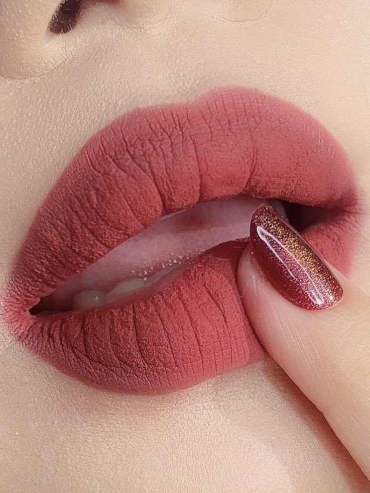 bulbulkun's tweet photo. Emina bouncy tint shade 03 Tea Puff cantik bangettttt!!!🥹☝️✨

Teksturnya pun aku suka~
Velvety yang smooth banget. Finishnya soft matte dan ada blurry effectnya🫶 https://t.co/CtFtxdn7XS