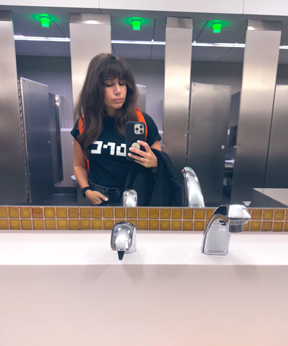 RoxanaCodes's tweet image. Good morning! Giant bag checked, giant (to me) coffee obtained, giant week ahead. 😅
See you soon, @RenderATL!! 🔥🔥🔥

#renderatl #atlantatechweek #womenintech

(PS Security referred to me at “the young lady in the shorts” and I’m not mad about it. 😆)