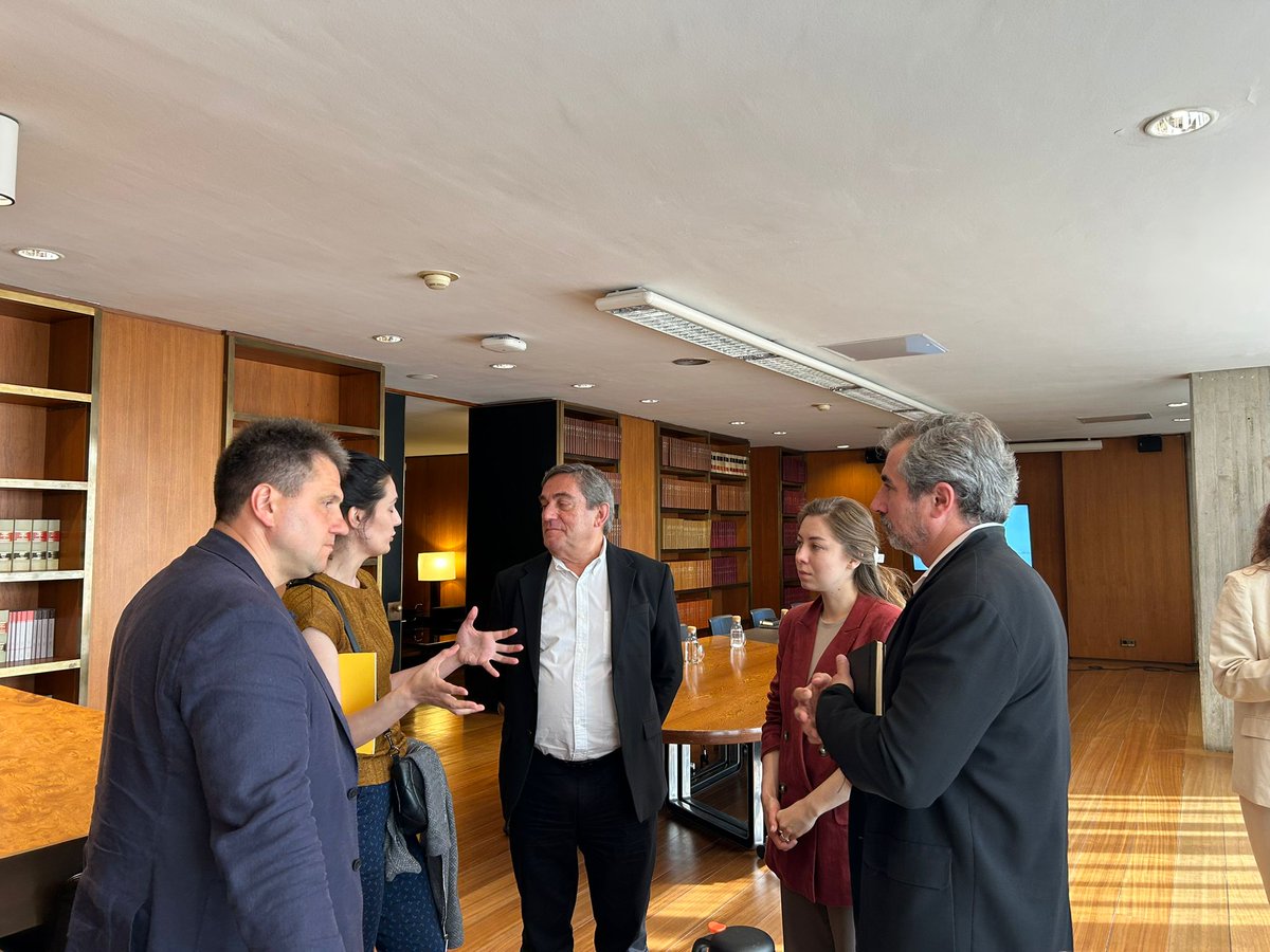 AMB_MetroGlobal's tweet image. El gerent de l'#AMB @ramontorra_ i el director d'internacional @oriolilla han rebut una delegació de Vínnitsia (Ucraïna) en el marc del projecte #TIPS4UA, per millorar la gestió municipal i afavorir l’intercanvi de coneixement🇺🇦🇪🇺
Compartim els projectes de la planta de triatge…