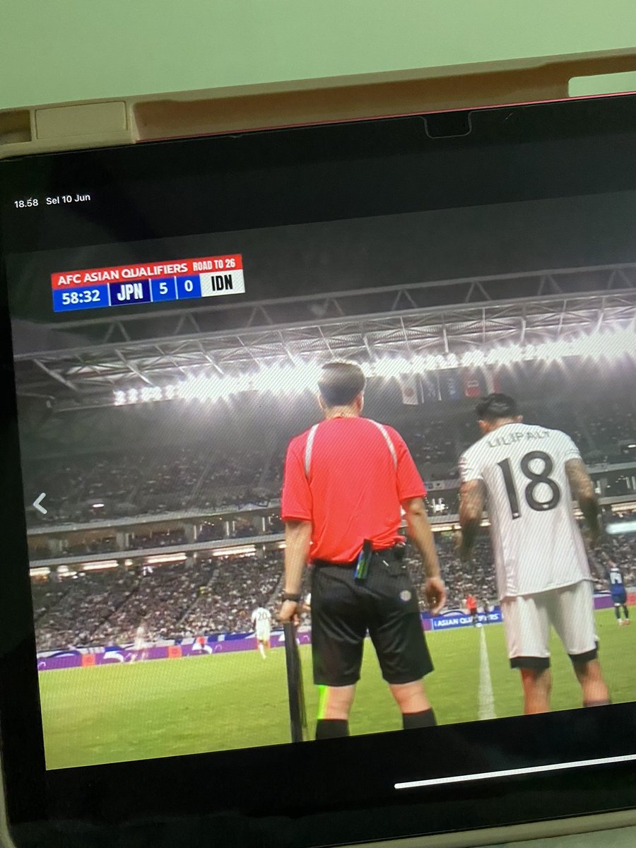 fenifdl's tweet photo. Belom lima menit bang😭😭 #TimnasDay https://t.co/jJV8RTsybG