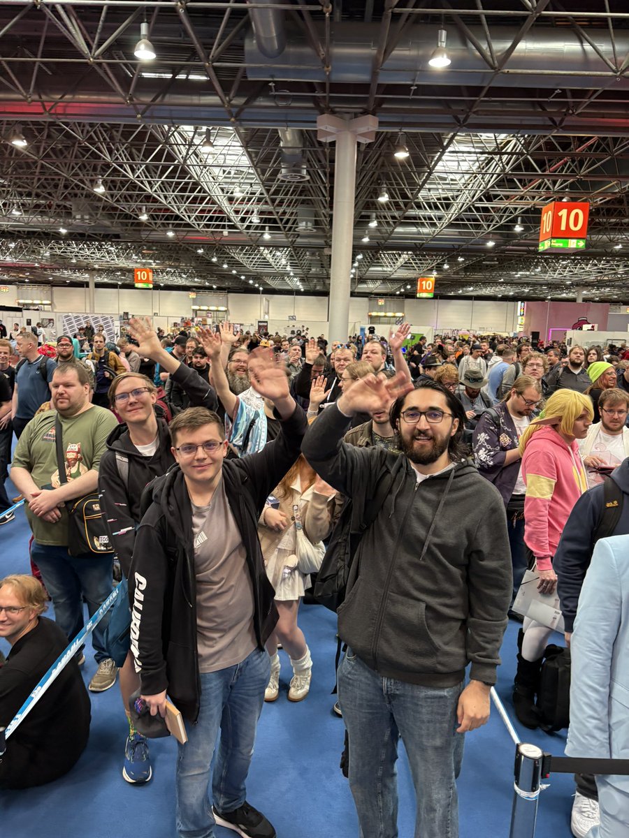 Auteru brought her chirplings to Dokomi this year for her meet &amp; greet!

The line was long and lots of people came to say hello to her and Fraiki. We are very sorry to those who didn’t make it - we hope you were able to say hello afterwards!

Thank you all for behaving so kindly!