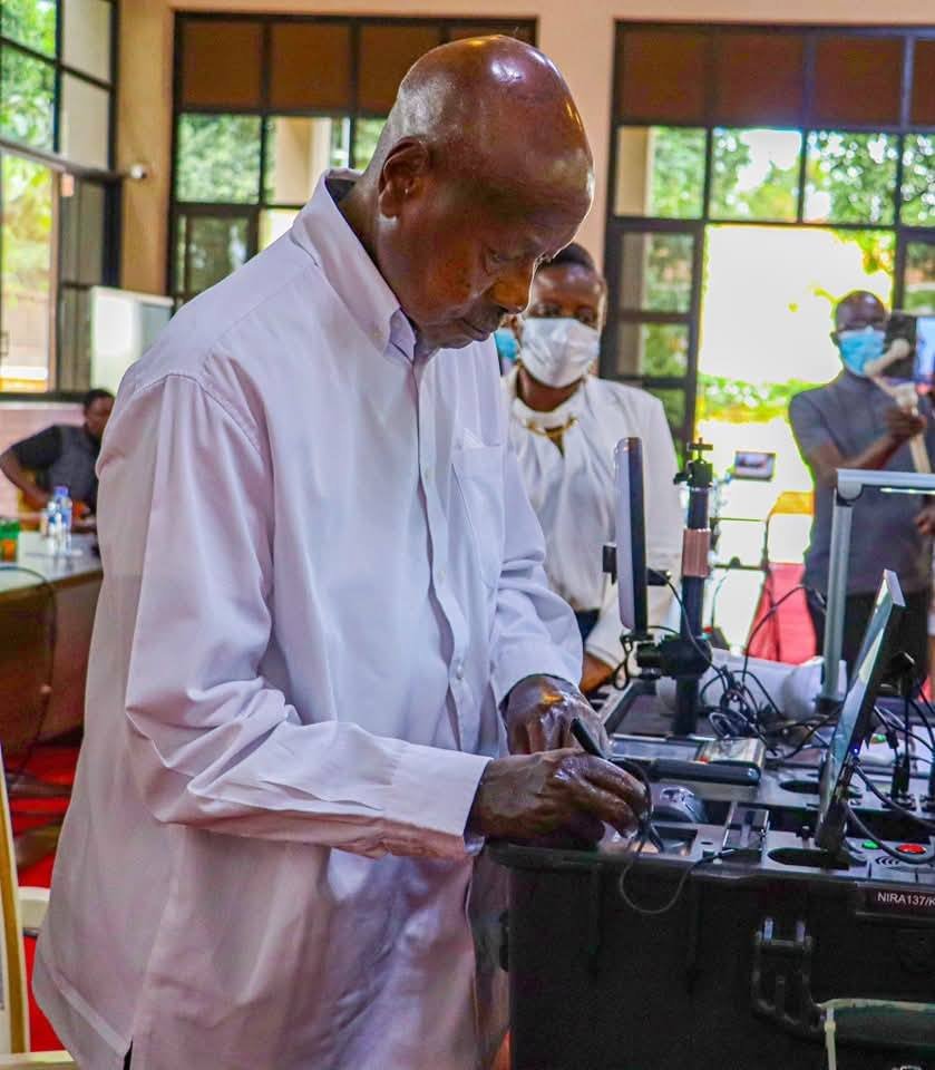 KINGDOM TV (@kingdomtvuganda) on Twitter photo Omukulembezze w'eggwanga <a href="/KagutaMuseveni/">Yoweri K Museveni</a> ne Mukyala we <a href="/JanetMuseveni/">Janet K Museveni</a> bewandiisiza okuzza obuggya endagamuntu zabwe.
Essaawa eno gavumenti eri mu kuzza buggya endagamuntu zabannayuganda ezinateera okugwako wamu nezo ezaggwako.
#KTVUpdates #ensisinkanomakeke14june2025 Omukulembezze w'eggwanga <a href="/KagutaMuseveni/">Yoweri K Museveni</a> ne Mukyala we <a href="/JanetMuseveni/">Janet K Museveni</a> bewandiisiza okuzza obuggya endagamuntu zabwe.
Essaawa eno gavumenti eri mu kuzza buggya endagamuntu zabannayuganda ezinateera okugwako wamu nezo ezaggwako.
#KTVUpdates #ensisinkanomakeke14june2025